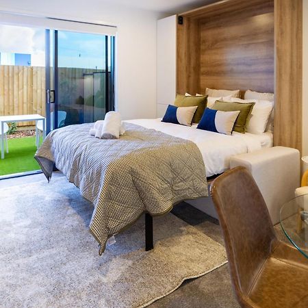 Downtown Comfort: Modern Studio With Backyard Christchurch Exterior foto